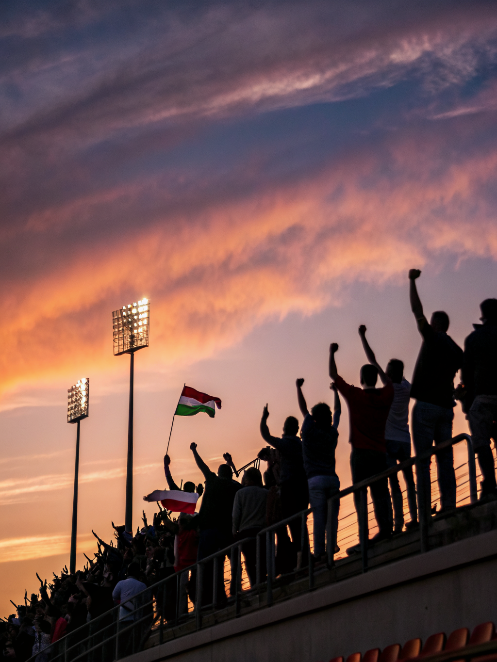 Tribün taraftar topluluklarının barışçıl koreografi ve pankart hazırlığı